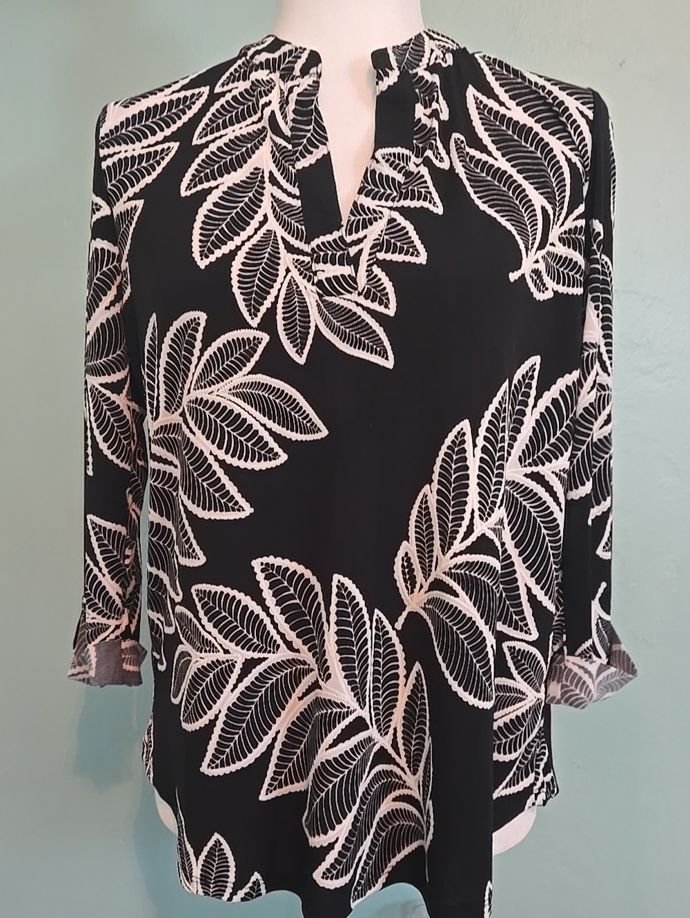 Black and White Leaf-Print V-Notch Tunic